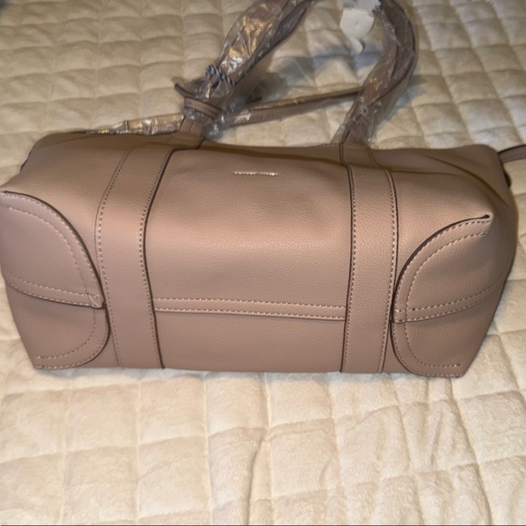 🌼🌻NWT Draper James Elle Tote Bag w/flower key fob in beige 🌼🌻 - Picture 9 of 9
